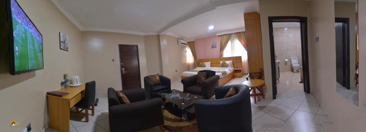 Hotel Celia's 3*